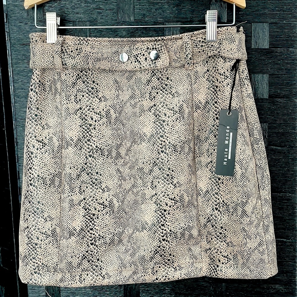 Faux Snakeskin Skirt. Removable Belt!